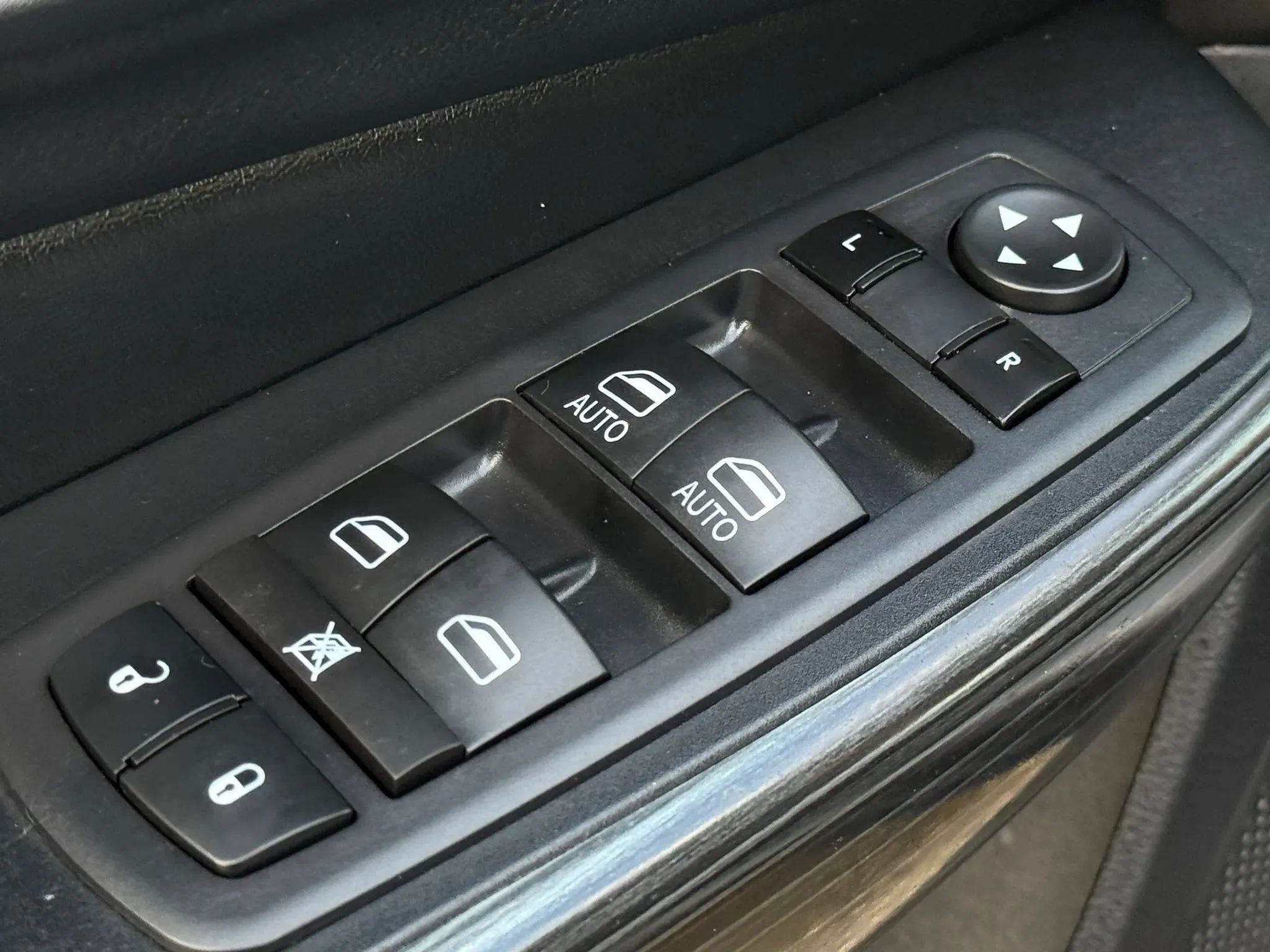 Used 2017 Jeep Cherokee Limited FWD image 23