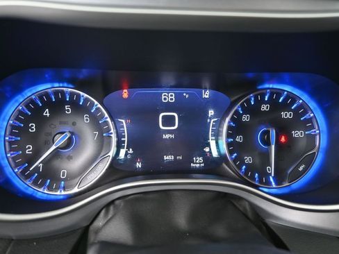 Used 2022 Chrysler Pacifica Touring-L w/ Uconnect Theater Family Group image 34