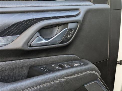 Used 2021 GMC Yukon Denali w/ Denali Premium Package image 3