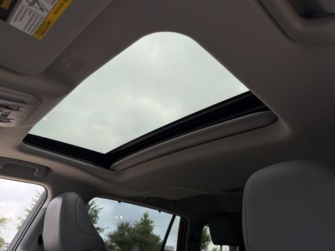 Used 2020 Toyota Highlander XLE FWD image 26