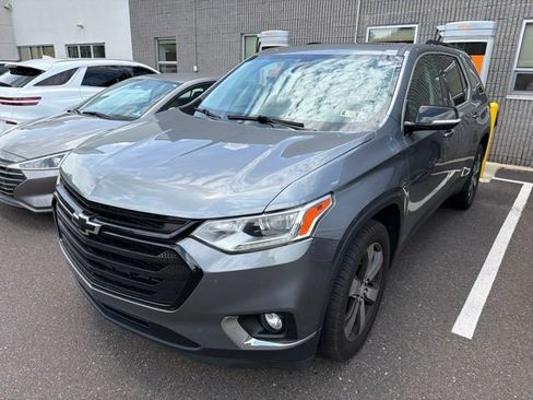 Used 2019 Chevrolet Traverse LT w/ LT Premium Package AWD/4WD image 2