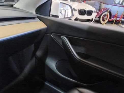 Used 2020 Tesla Model Y Long Range AWD/4WD image 25
