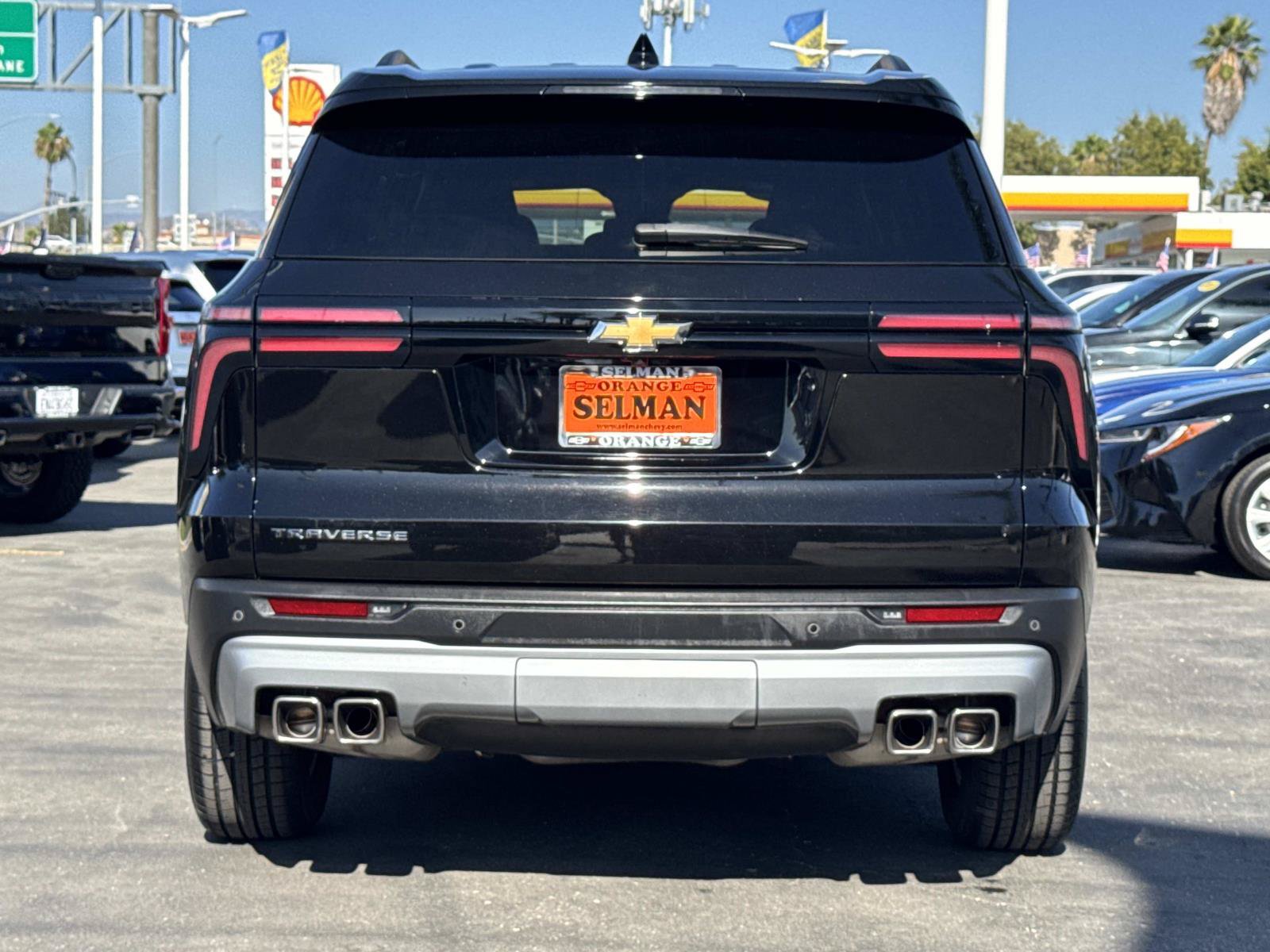 Used 2025 Chevrolet Traverse LT FWD image 6