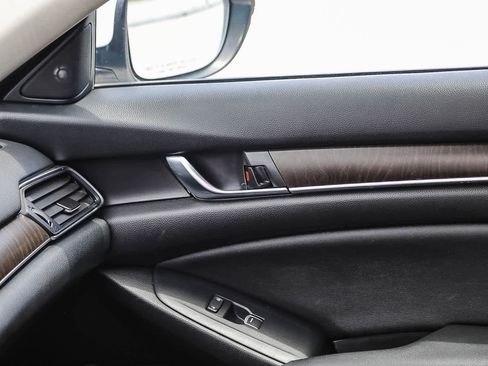 Used 2019 Honda Accord Touring image 19