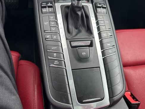 Used 2021 Porsche Macan S AWD/4WD image 19