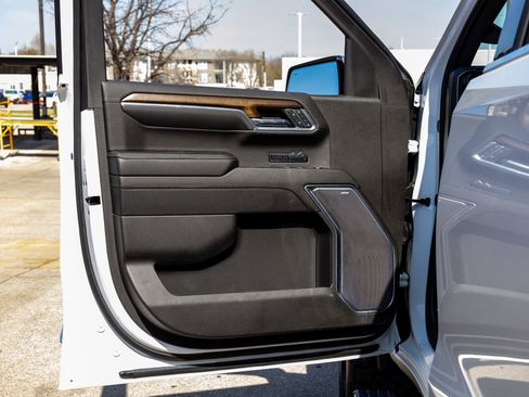 Used 2024 Chevrolet Silverado 1500 High Country w/ Technology Package image 35