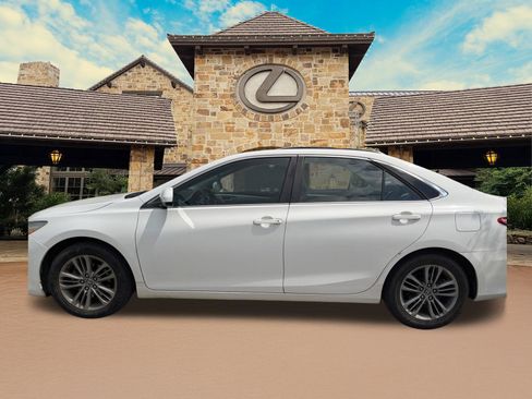 Used 2015 Toyota Camry SE FWD image 5