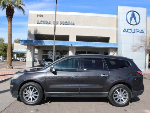 Used 2017 Chevrolet Traverse LS image 2