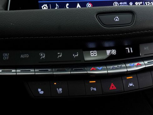 Used 2022 Cadillac XT4 Premium Luxury FWD image 27