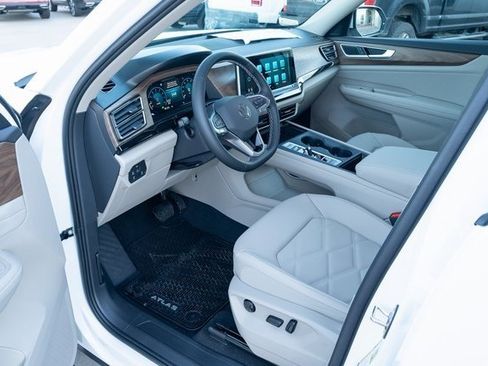 New 2026 Volkswagen Atlas SE image 14