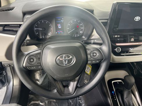 Used 2025 Toyota Corolla LE image 11