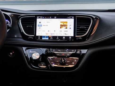 New 2026 Chrysler Pacifica Select image 14