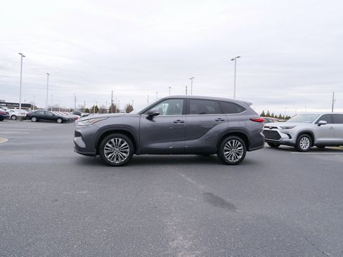 Used 2021 Toyota Highlander Platinum image 7