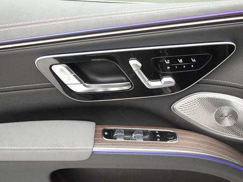 New 2026 Mercedes-Benz EQS 550 4MATIC SUV image 21