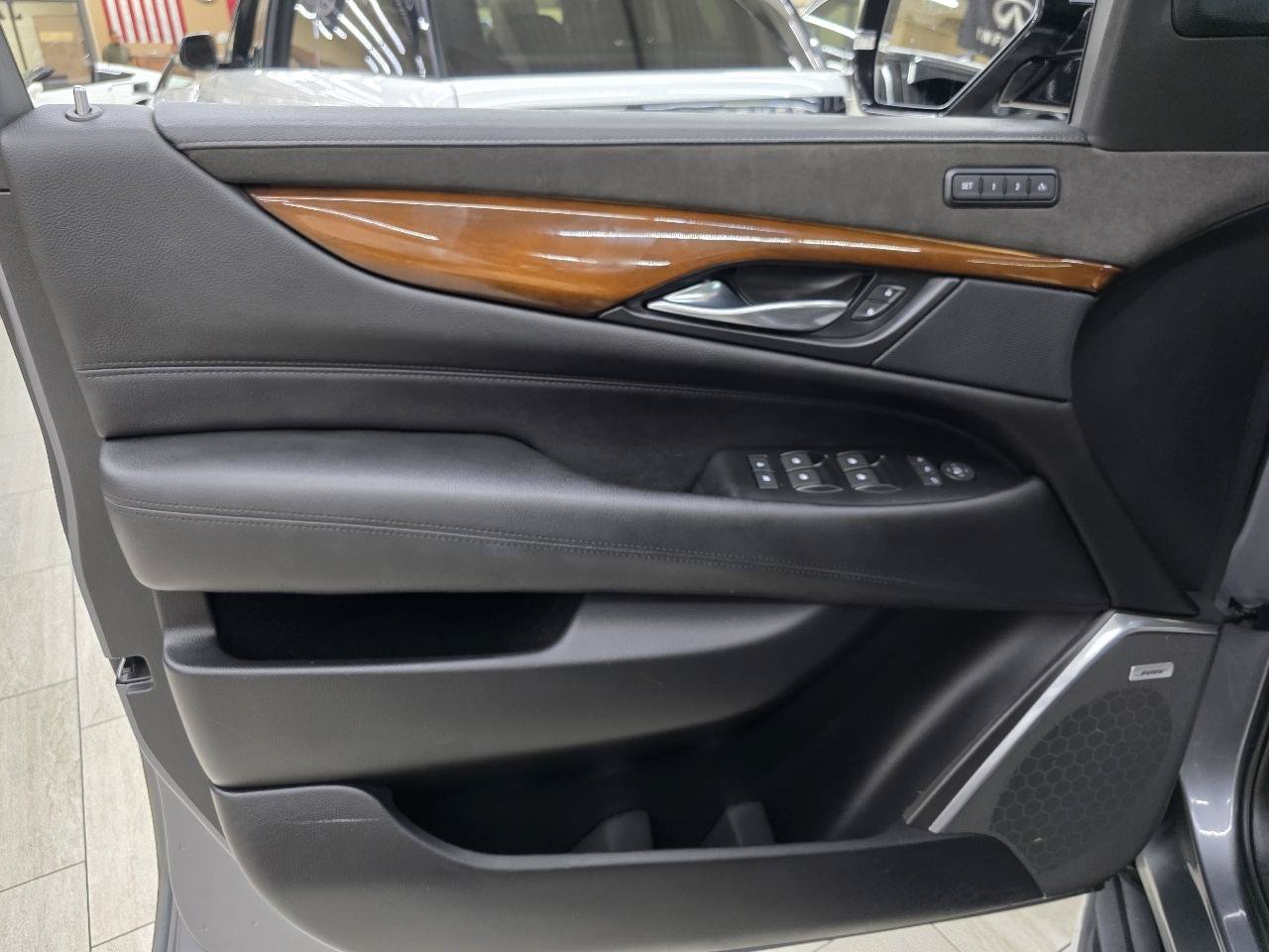 Used 2018 Cadillac Escalade ESV Luxury RWD image 42