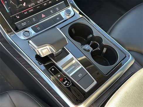 Used 2022 Audi Q8 Premium w/ Convenience Package image 21