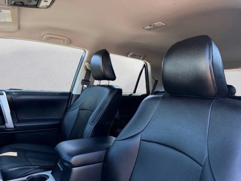 Used 2018 Toyota 4Runner SR5 AWD/4WD image 15