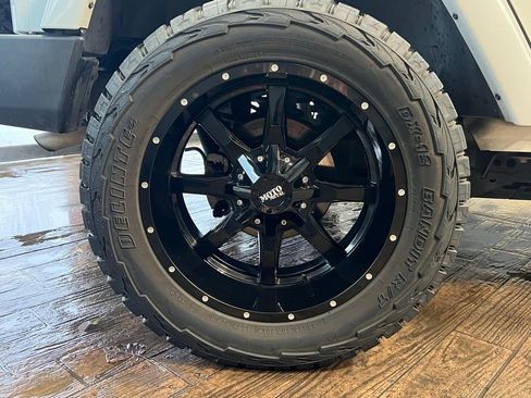 Used 2015 Jeep Wrangler Unlimited Sahara w/ Connectivity Group image 34