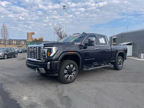 Used 2025 GMC Sierra 2500 Denali w/ Denali Reserve Package image 3