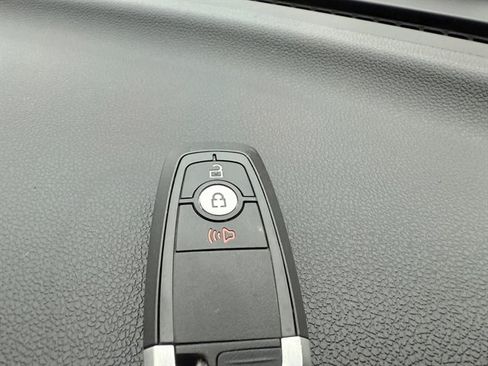 Used 2018 Ford Explorer XLT image 46