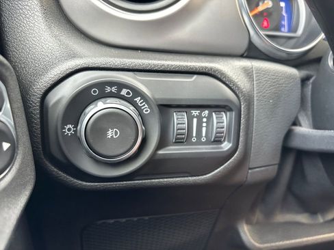 Used 2021 Jeep Wrangler Sport image 22