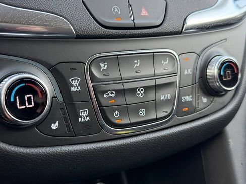 Used 2024 Chevrolet Equinox LT AWD/4WD image 19