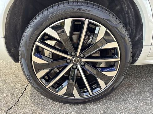 Used 2025 Volvo XC90 B6 Plus image 11