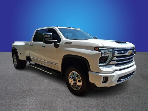 Used 2024 Chevrolet Silverado 3500 High Country w/ Technology Package AWD/4WD image 3