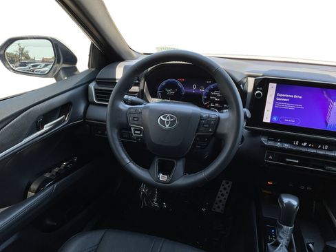 Used 2025 Toyota Camry XSE FWD image 11