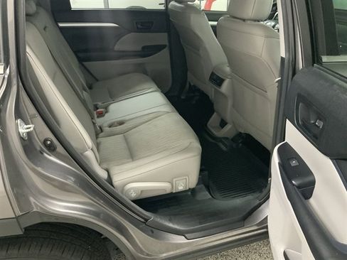 Used 2018 Toyota Highlander Plus image 19