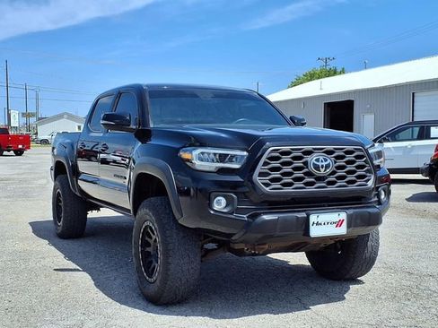 Used 2020 Toyota Tacoma TRD Off-Road w/ TRD Premium Off Road Package AWD/4WD image 24