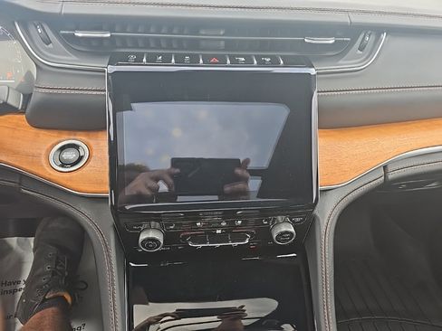 Used 2021 Jeep Grand Cherokee L Summit image 18