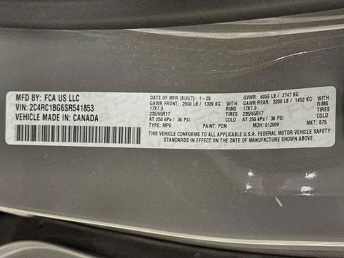 Used 2025 Chrysler Pacifica Select FWD image 32