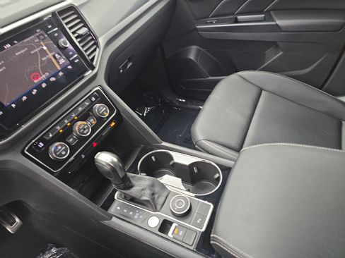 Used 2020 Volkswagen Atlas Cross Sport SEL R-Line image 24