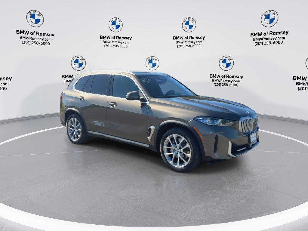 Used 2024 BMW X5 xDrive40i w/ Premium Package AWD/4WD image 2