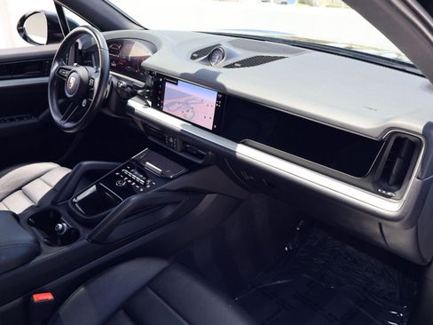 Certified 2024 Porsche Cayenne AWD/4WD image 25