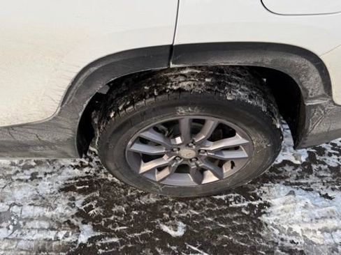 Used 2023 GMC Terrain SLT image 12