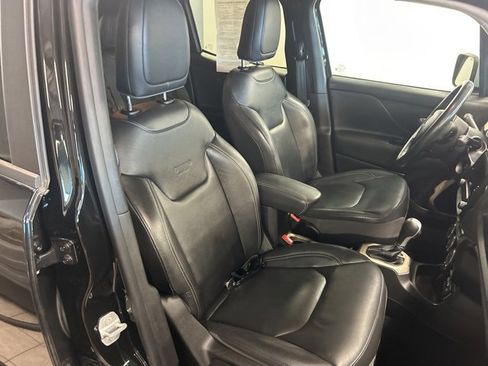 Used 2016 Jeep Renegade Limited image 25