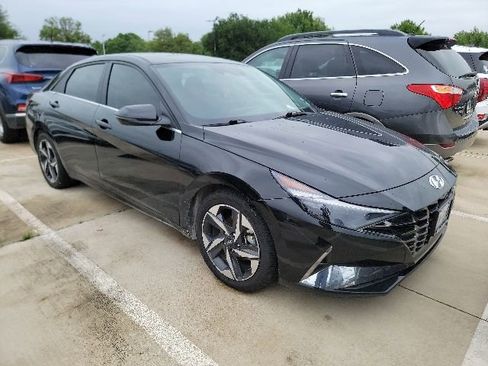 Used 2021 Hyundai Elantra Limited w/ Preferred Accessory Package FWD image 3