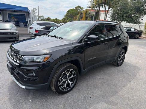 Used 2025 Jeep Compass Limited AWD/4WD image 1