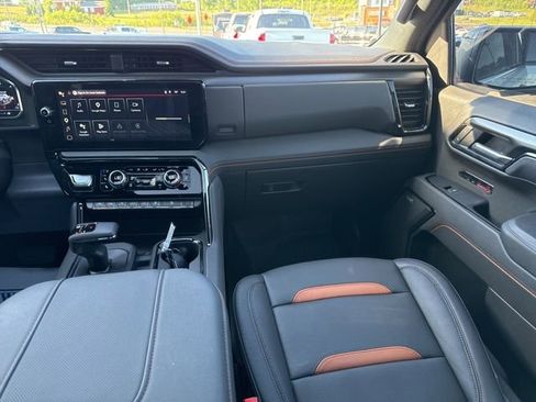 Used 2025 GMC Sierra 1500 AT4 w/ AT4 Premium Package AWD/4WD image 13