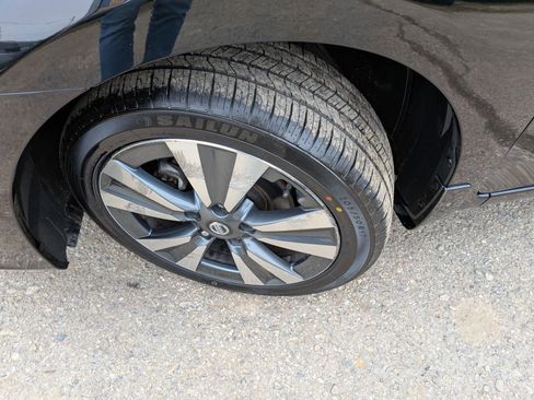 Used 2019 Nissan Sentra SV w/ Special Edition Package image 10