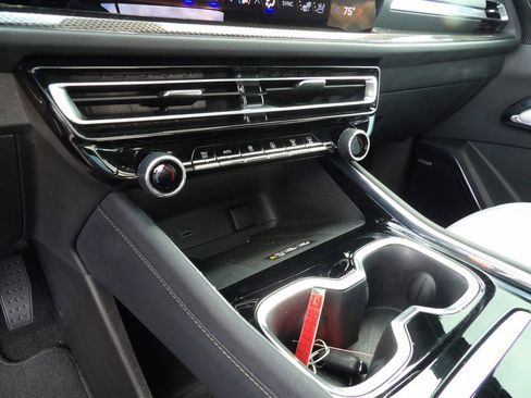 Used 2025 Chevrolet Traverse High Country image 20