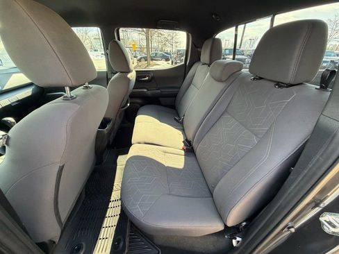 Used 2019 Toyota Tacoma TRD Sport image 18