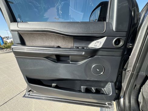 Used 2021 Ford Expedition Limited image 22