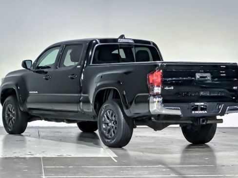 Used 2021 Toyota Tacoma SR5 AWD/4WD image 3