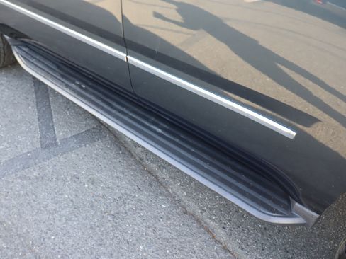 Used 2019 Chevrolet Tahoe LT image 13