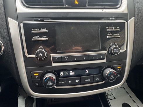 Used 2017 Nissan Altima 2.5 SL w/ Moonroof Package image 21