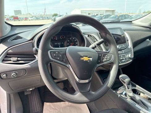 Used 2022 Chevrolet Malibu LS FWD image 11