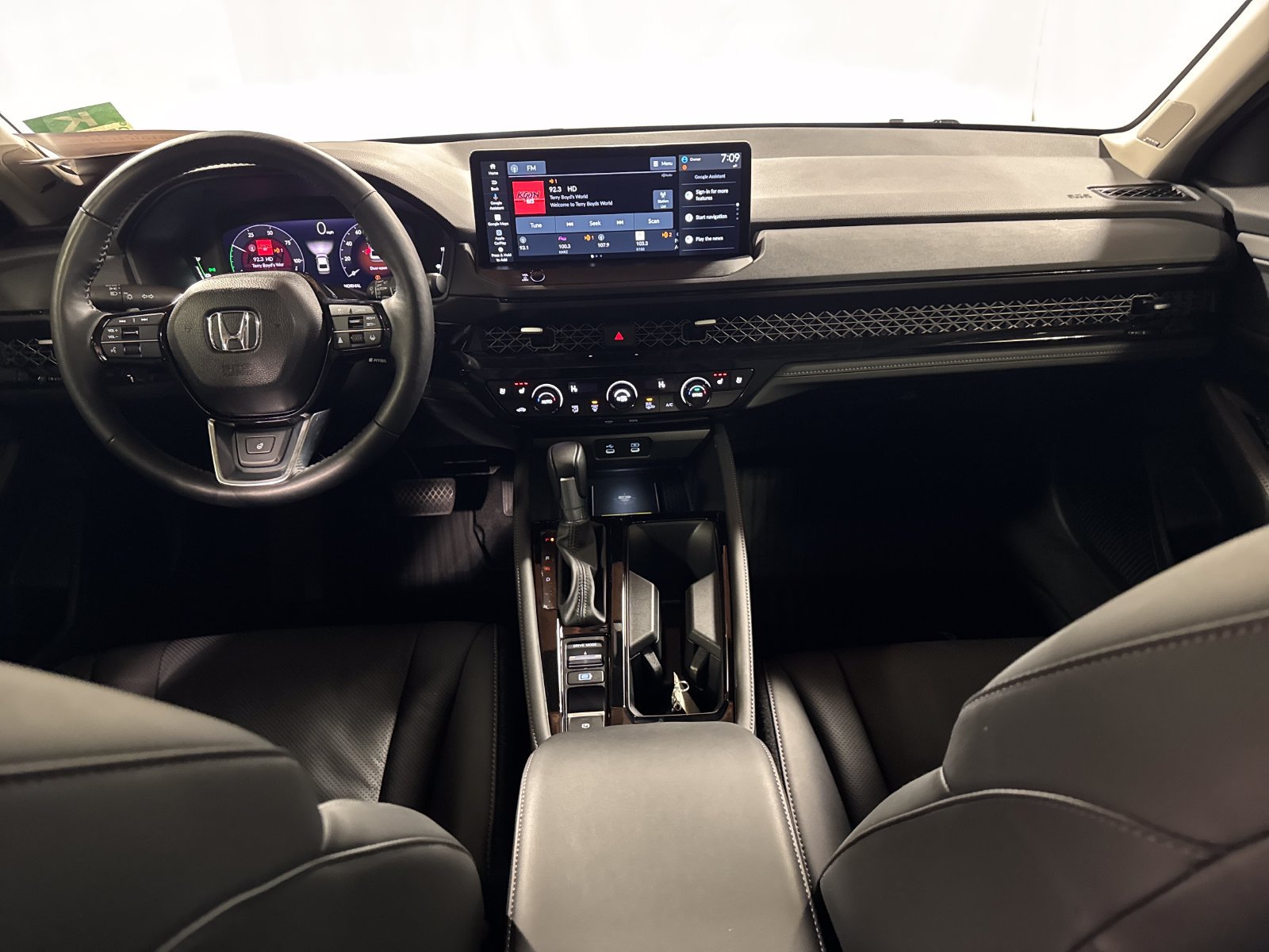 Used 2025 Honda Accord Touring image 4